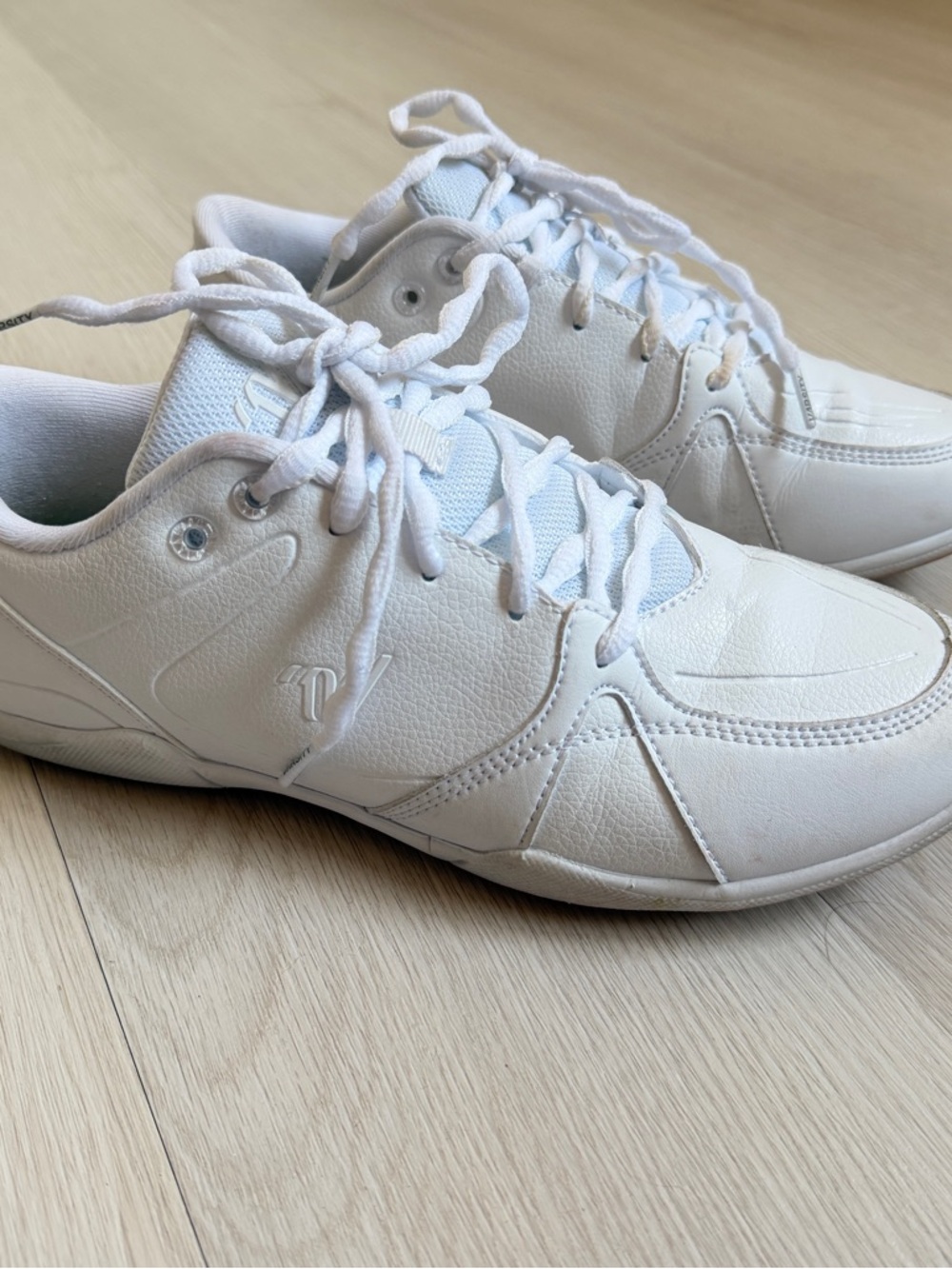 Varsity Huddle Cheerleading Shoes Womens 8.5 White Lace Up Cheer Athletic - Picture 3 of 16